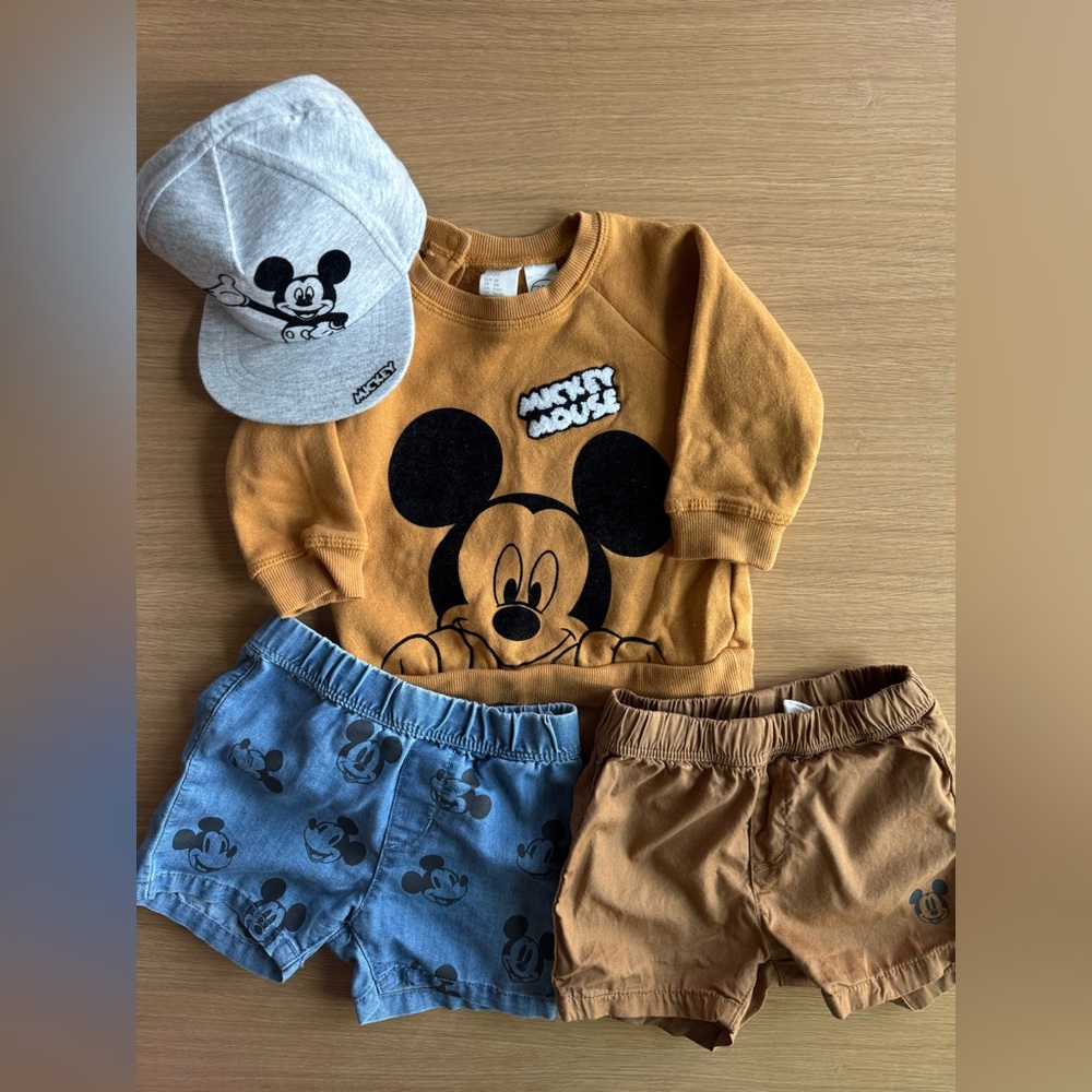H&M Disney Mickey Mouse 6-9 M Outfit Set
